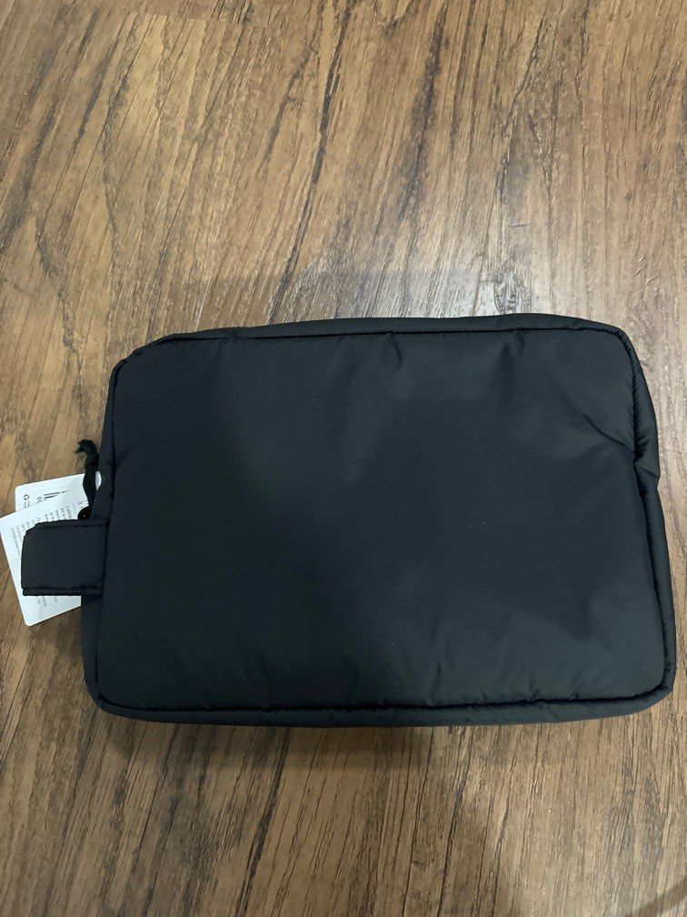 Lululemon Patch Logo Travel Kit, Women's Fashion, Bags & Wallets