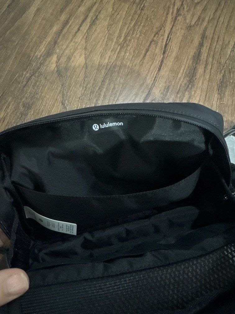 Lululemon Patch Logo Travel Kit, Women's Fashion, Bags & Wallets