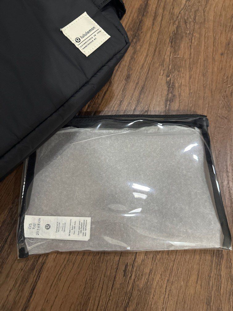 Lululemon Patch Logo Travel Kit, Women's Fashion, Bags & Wallets