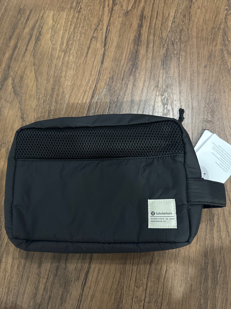 Lululemon Patch Logo Travel Kit, Women's Fashion, Bags & Wallets