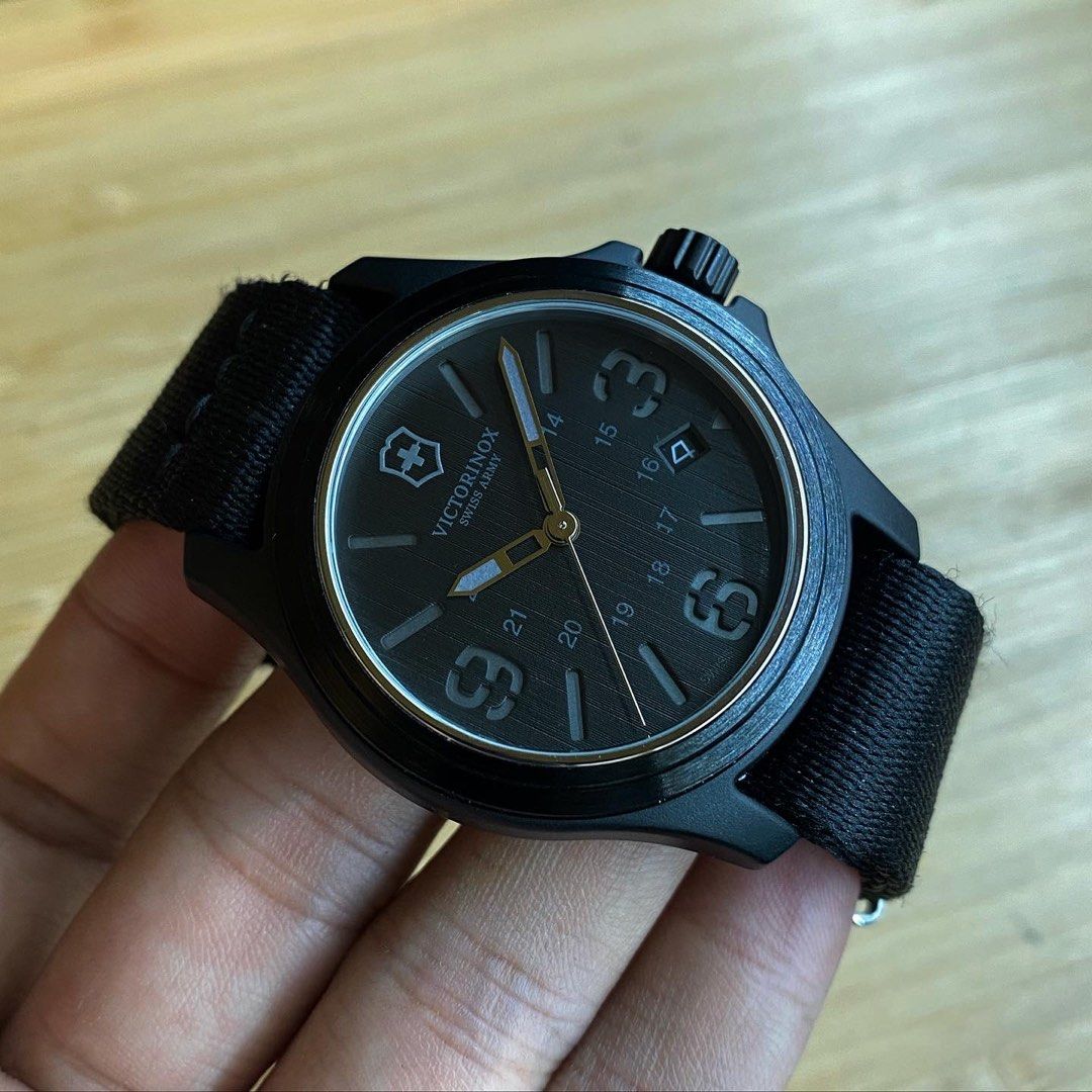 Victorinox Swiss Army All Black Corvus 241517 Quartz 40mm Fesyen