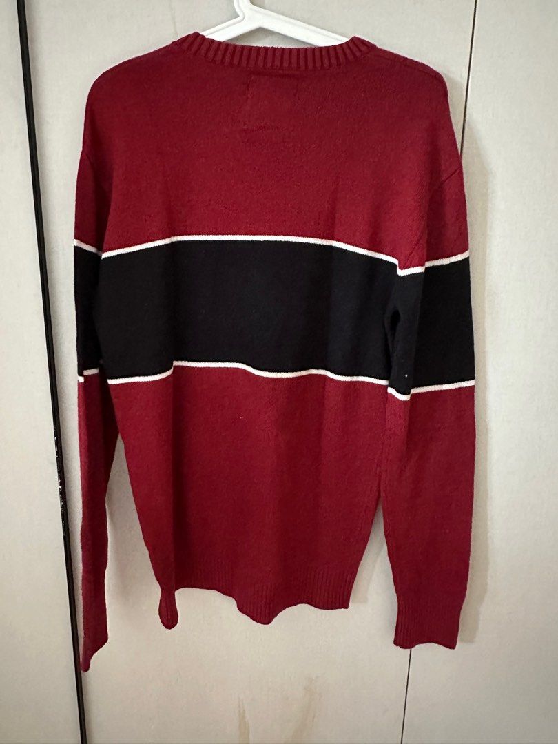 Hollister sales maroon sweater
