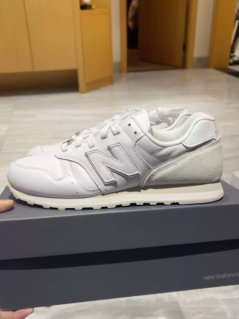 White light sneakers 2025