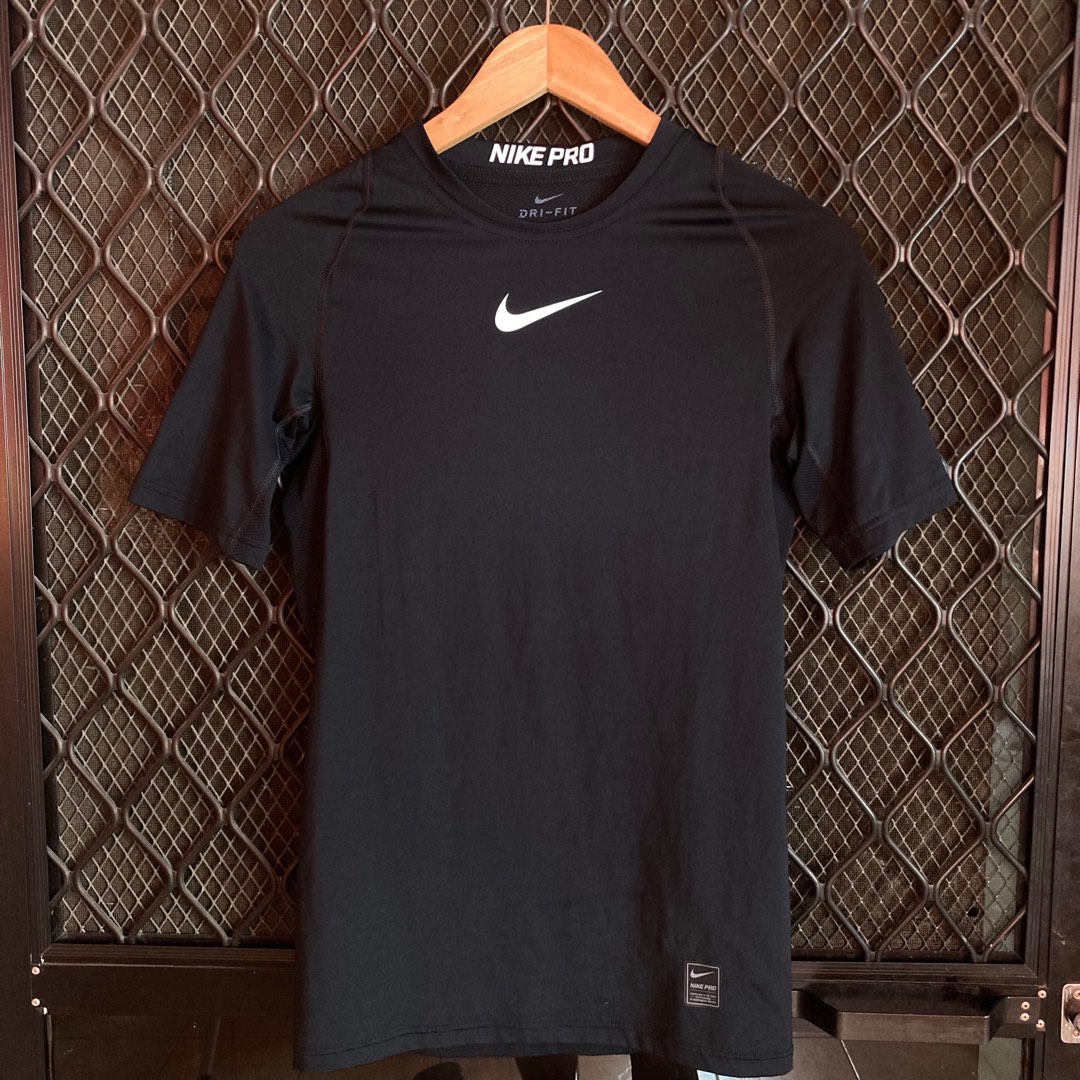 tight nike compression shirt