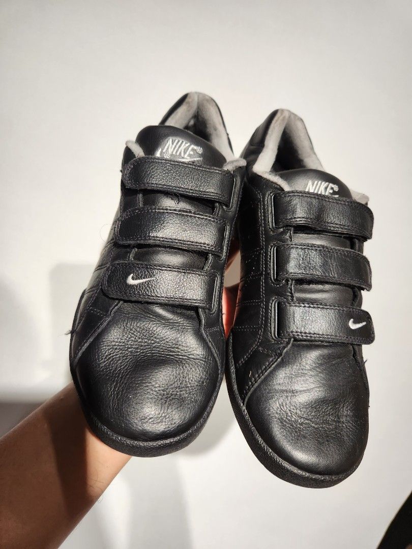 Black nike shop velcro