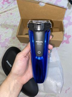 PHILIPS electric shaver