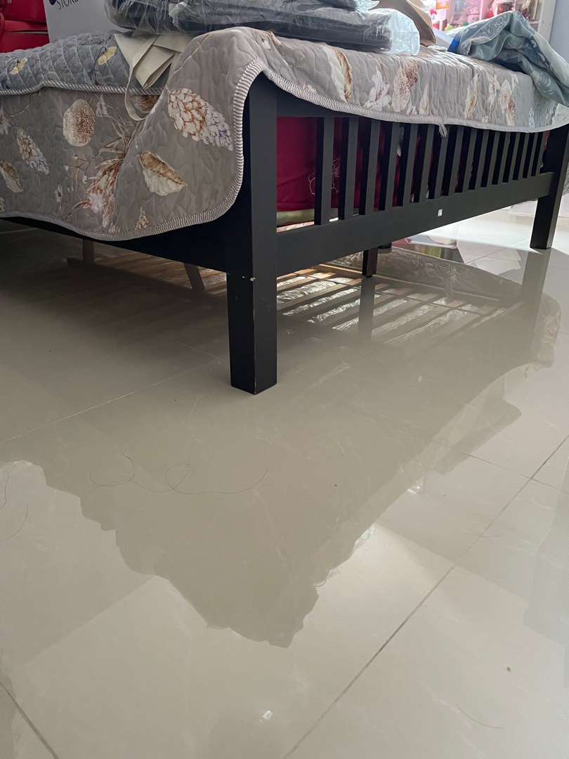 picket and rail solid wood queen size frame, Furniture & Home Living