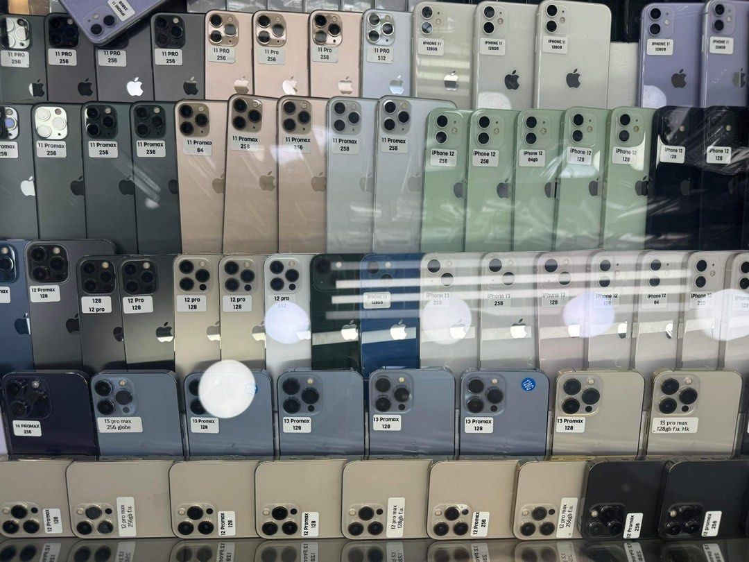 Preloved Iphones (Category: Others) located in Quezon City. Submitted by madamsgadgetsshop (Listing ID 1275967983, Image 1). Description: -Original/Authentic 💯 -Complete with box We offer: *Meet Ups *LBC COD/COP *Same day Delivery Via Personal Rider *Via Other Courier (We deliver Nationwide) DTI REGISTERED💯 Mode of Payment: ✅Cash ✅Bank Transfer ✅GCash transfer ✅Credit Card Installment with small Interest ❌Home Credit ❌Cash Installment ❌GCash In