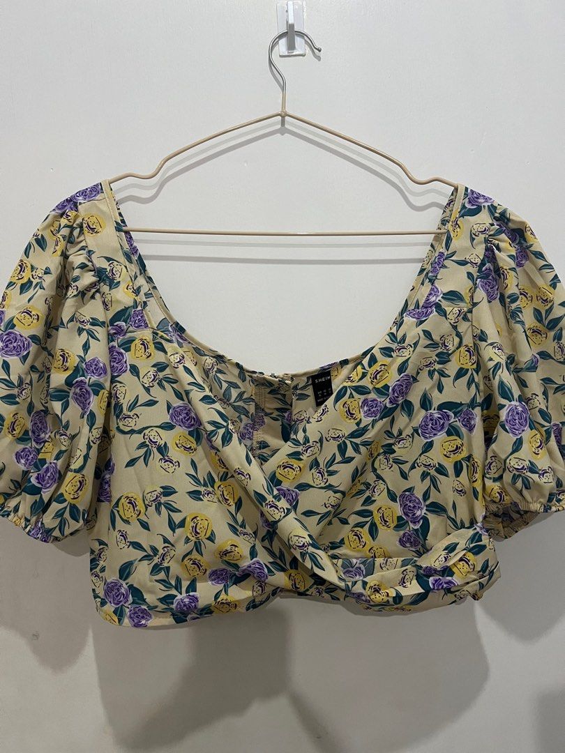 Puff sleeve cropped top (Category: Blouses) located in Marikina City. Submitted by nsicily (Listing ID 1275945245, Image 1). Description: .