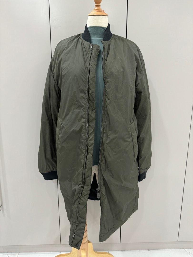 Pull & bear long puffer/bomber jacket, Women's Fashion, Coats, Jackets ...