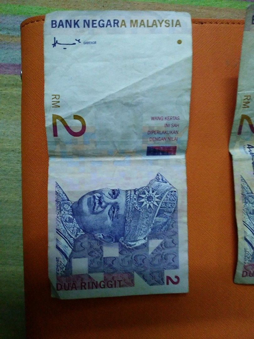 Rm2 notes (Category: Currency) located in Shah Alam. Submitted by qwert121 (Listing ID 1276050775, Image 3). Description: Vintage RM2 notes for collectors 2 different notes available each RM25 take both RM40 COD shah alam seksyen 24 7-11 postage available.