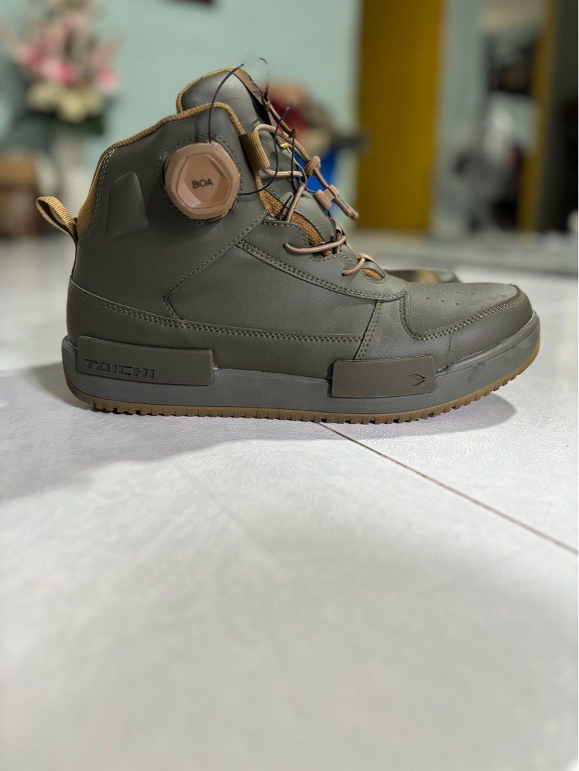 Taichi riding cheap shoes