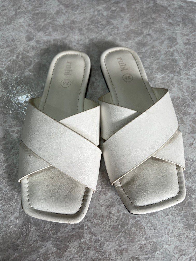 White best sale slippers womens