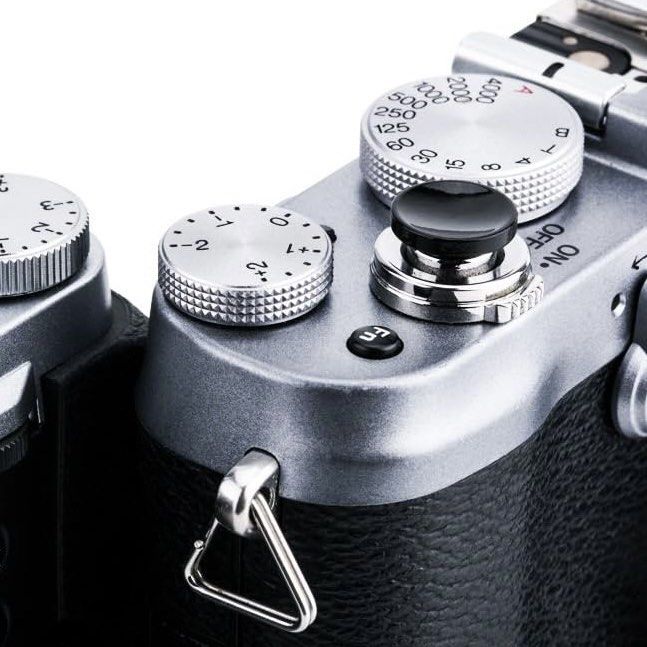 Shutter Button (Category: Cameras) located in Singapore. Submitted by nnnazzy (Listing ID 1275985880, Image 1). Description: 1 for $3 2 for $5.
