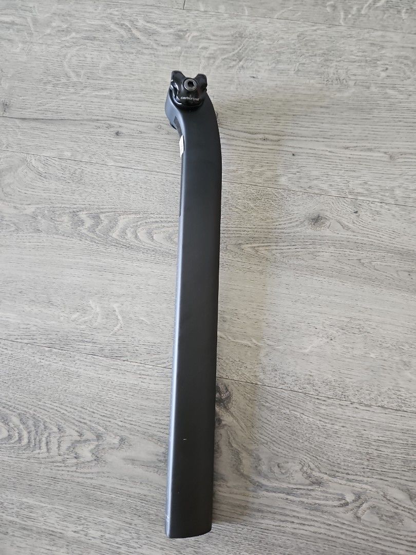S-Works Tarmac SL7 clean seat post without di2 junction box (Category: Parts & Accessories) located in Singapore. Submitted by loftism (Listing ID 1275953436, Image 1). Description: A brand new sl7 set back seatpost without di2 junction box for those looking for a clean look 380mm x 20mm Offset RRP $450.