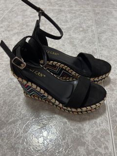 (Category: ) located in . Submitted by prettyyypreloved (Listing ID 1275990075, Image 1). Description: .