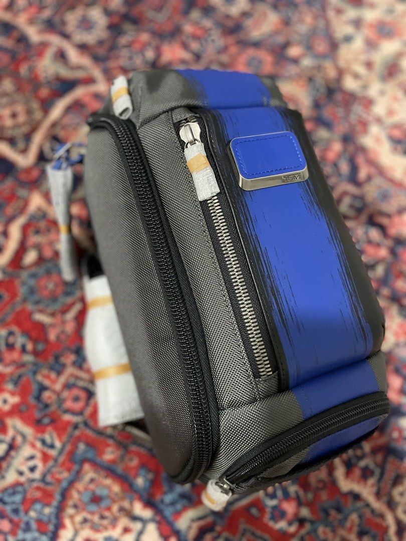 Tumi kelley sling sales
