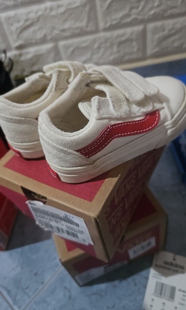 Old skool v marshmallow store