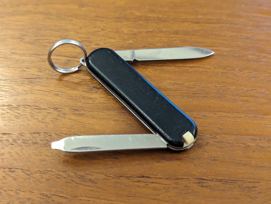 Victorinox escort top knife