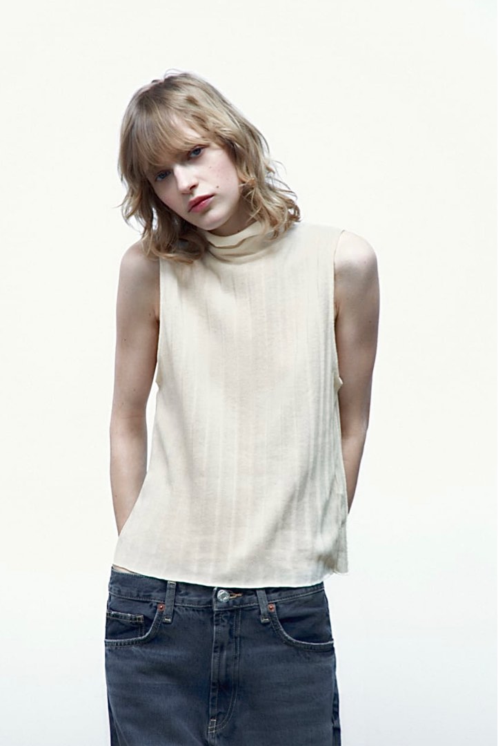 White sleeveless turtleneck store
