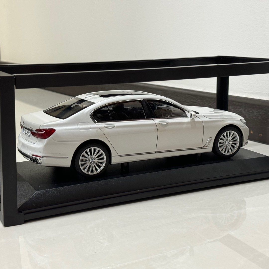 1:18 iScale BMW 7 Series 750li (White), Hobbies & Toys, Toys 1:18 iScale BMW 7 Series 750li (White), Hobbies & Toys, Toys