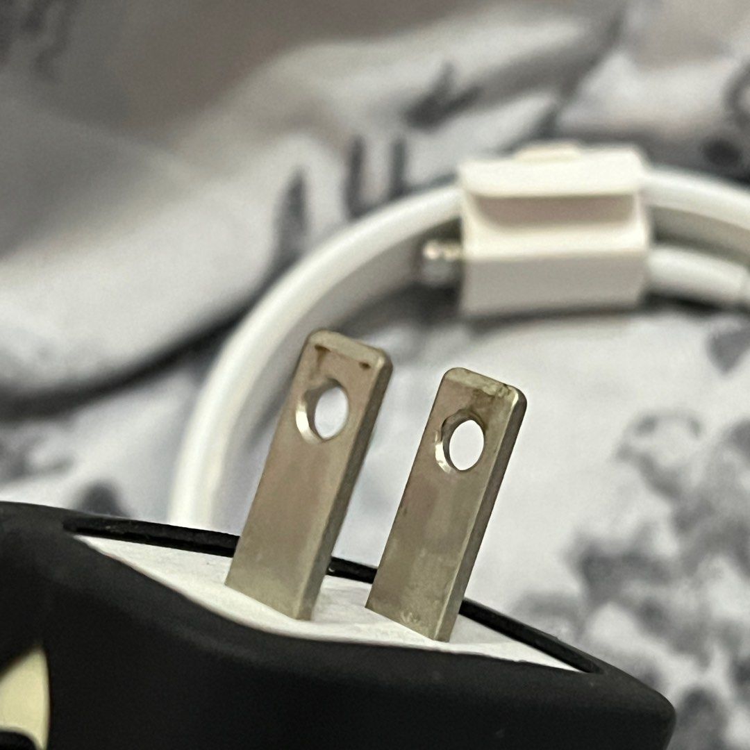 20w adaptor and usbc lightning cable (Category: Chargers & Cables) located in Manila. Submitted by luxurynailsbyaikafierce (Listing ID 1280799612, Image 3). Description: gamit ko lang yung adaptor as backup charger original po.