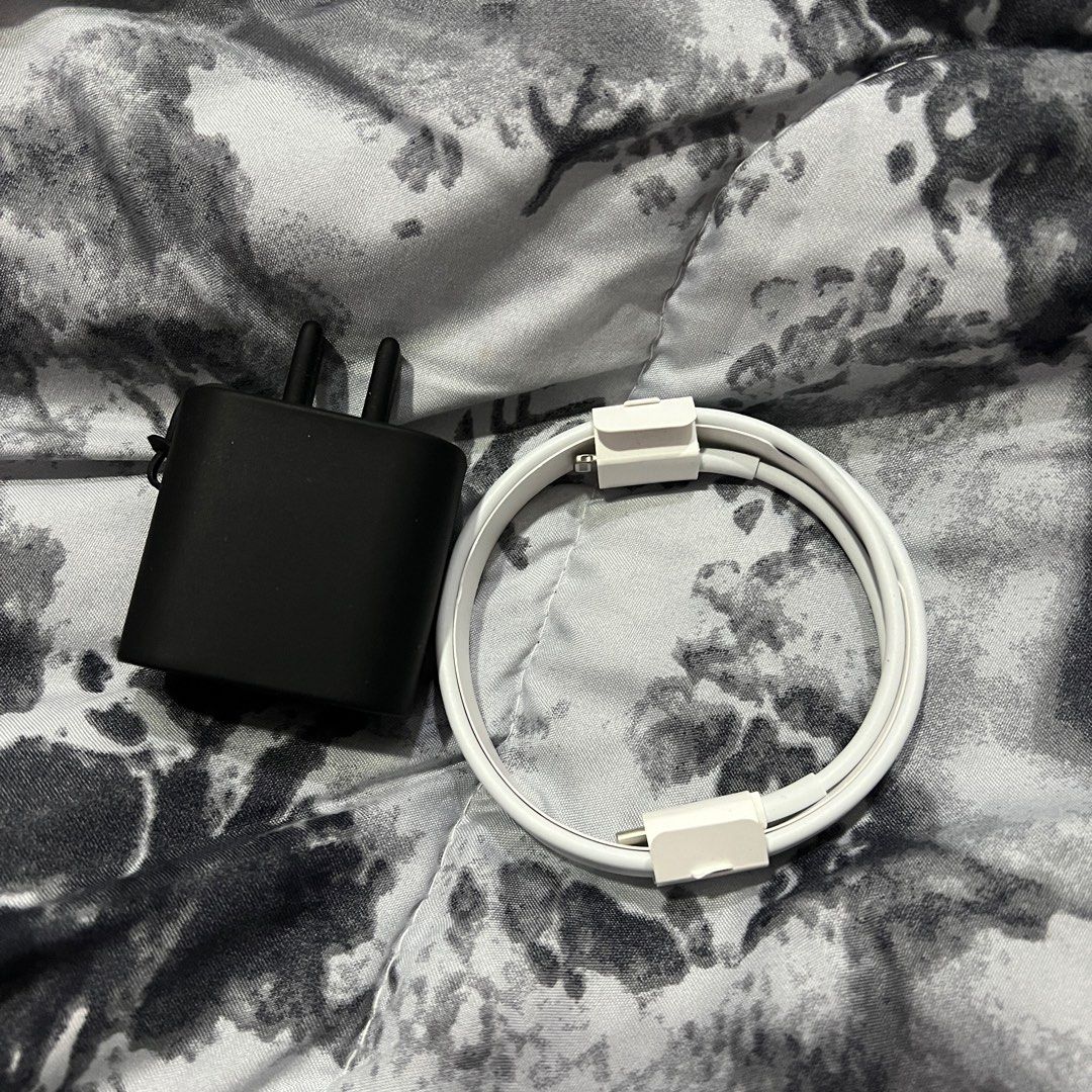 20w adaptor and usbc lightning cable (Category: Chargers & Cables) located in Manila. Submitted by luxurynailsbyaikafierce (Listing ID 1280799612, Image 1). Description: gamit ko lang yung adaptor as backup charger original po.