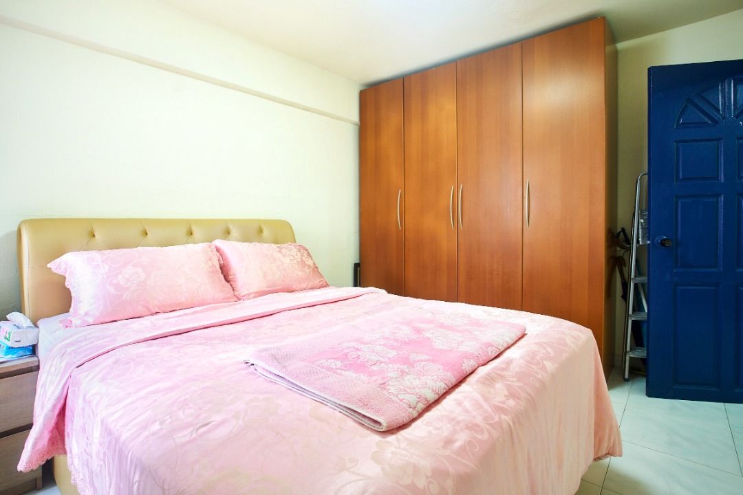 3 I Room Flat for Rent 3 Mins Walk to MRT Available 1st March
