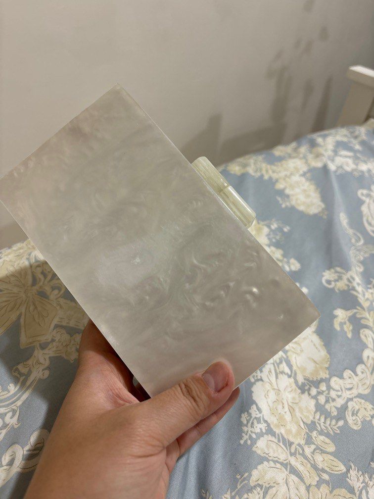 由 zenobialin (刊登 ID 1280887488，圖片 3) 提交，位於 高雄市 (Kaohsiung) 的 貝殼紋晚宴手拿包 (類別：手拿包)，說明：貝殼紋晚宴手拿包。