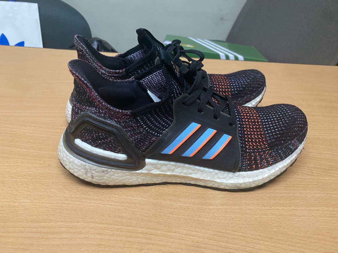 Ultra boost 19 deals black glow blue