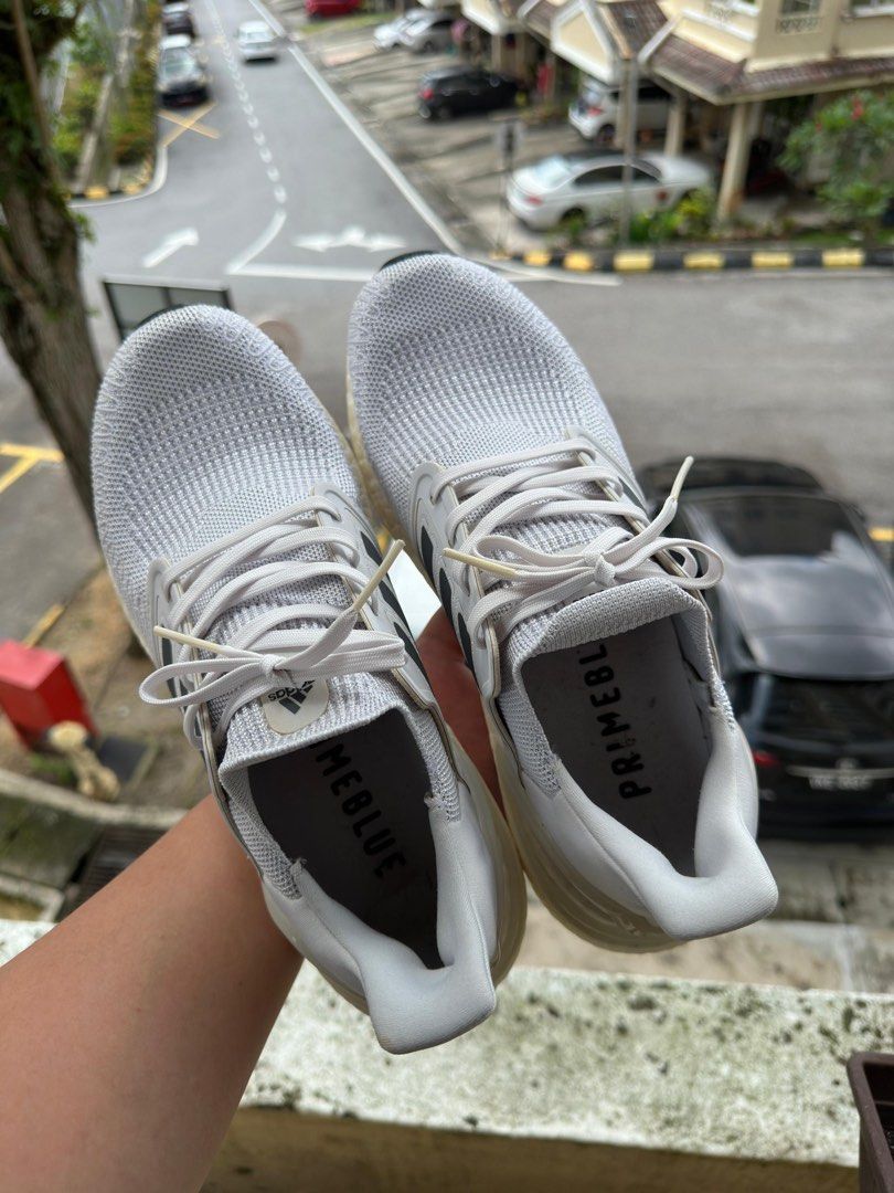 Ultra boost 20 discount grey on feet