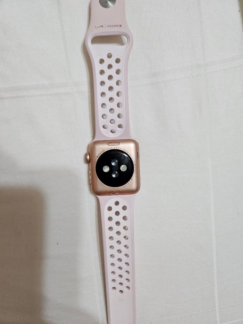 Gold nike hotsell apple watch