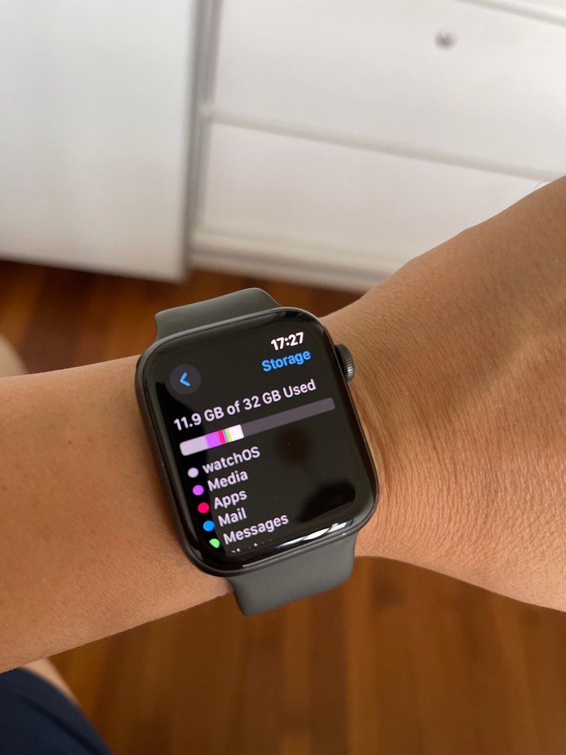 Apple watch series best sale 5 gb storage