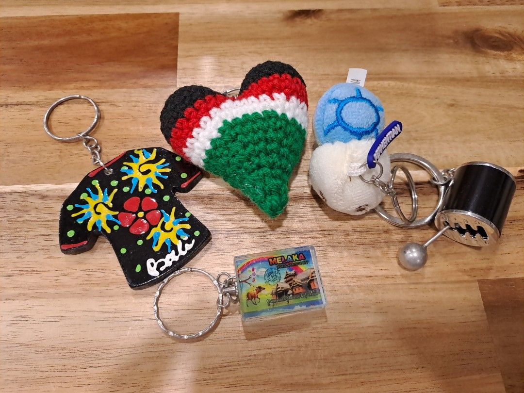 ASSORTED KEYCHAINS (Category: Character Goods) located in Klang. Submitted by sansan1308 (Listing ID 1280925275, Image 1). Description: New assorted keychain.