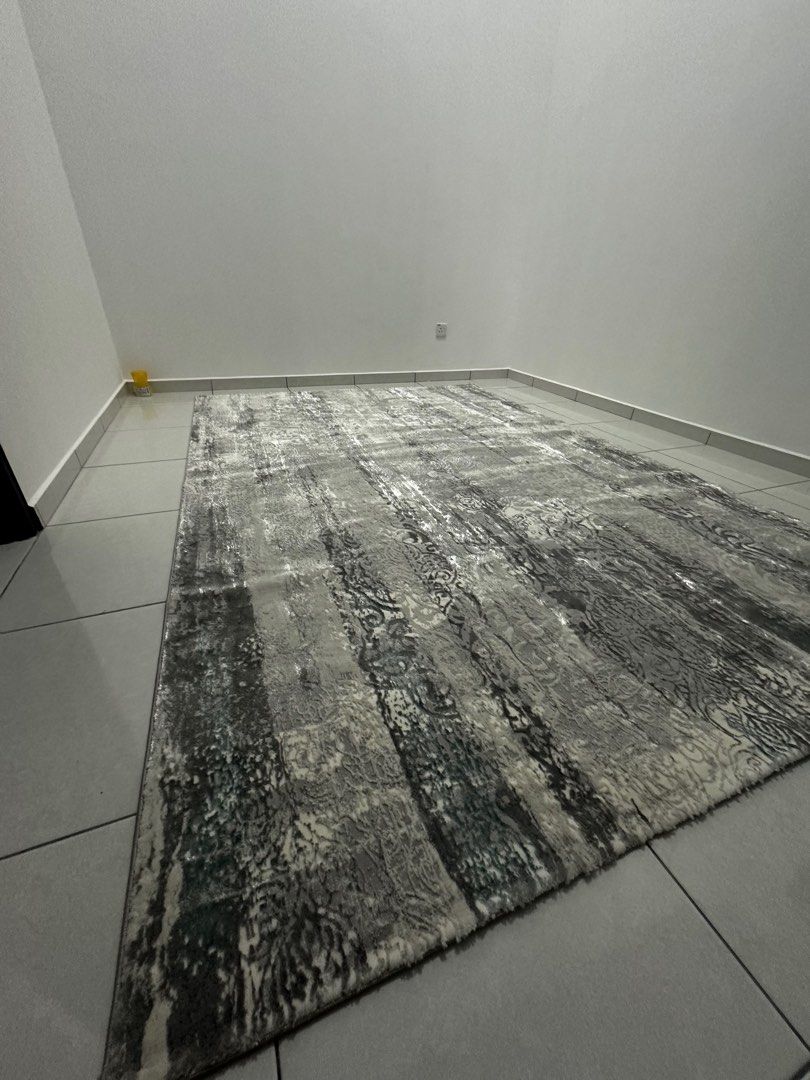 Carpets (Category: Carpets, Mats & Flooring) located in Shah Alam. Submitted by nxrdn (Listing ID 1280909203, Image 3). Description: Karpet Turki Condition New Reason to sell : Wrong size Size carpet : 200x290 Price RM600 Cod/self collect .
