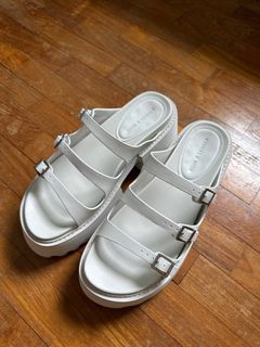 White wedges size 4 on sale