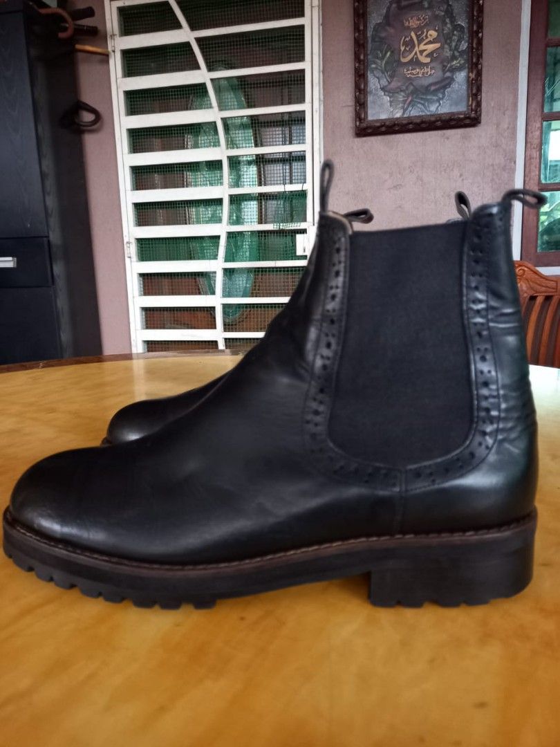 Clark Chelsea but ori leather shoes Men s Fashion Footwear