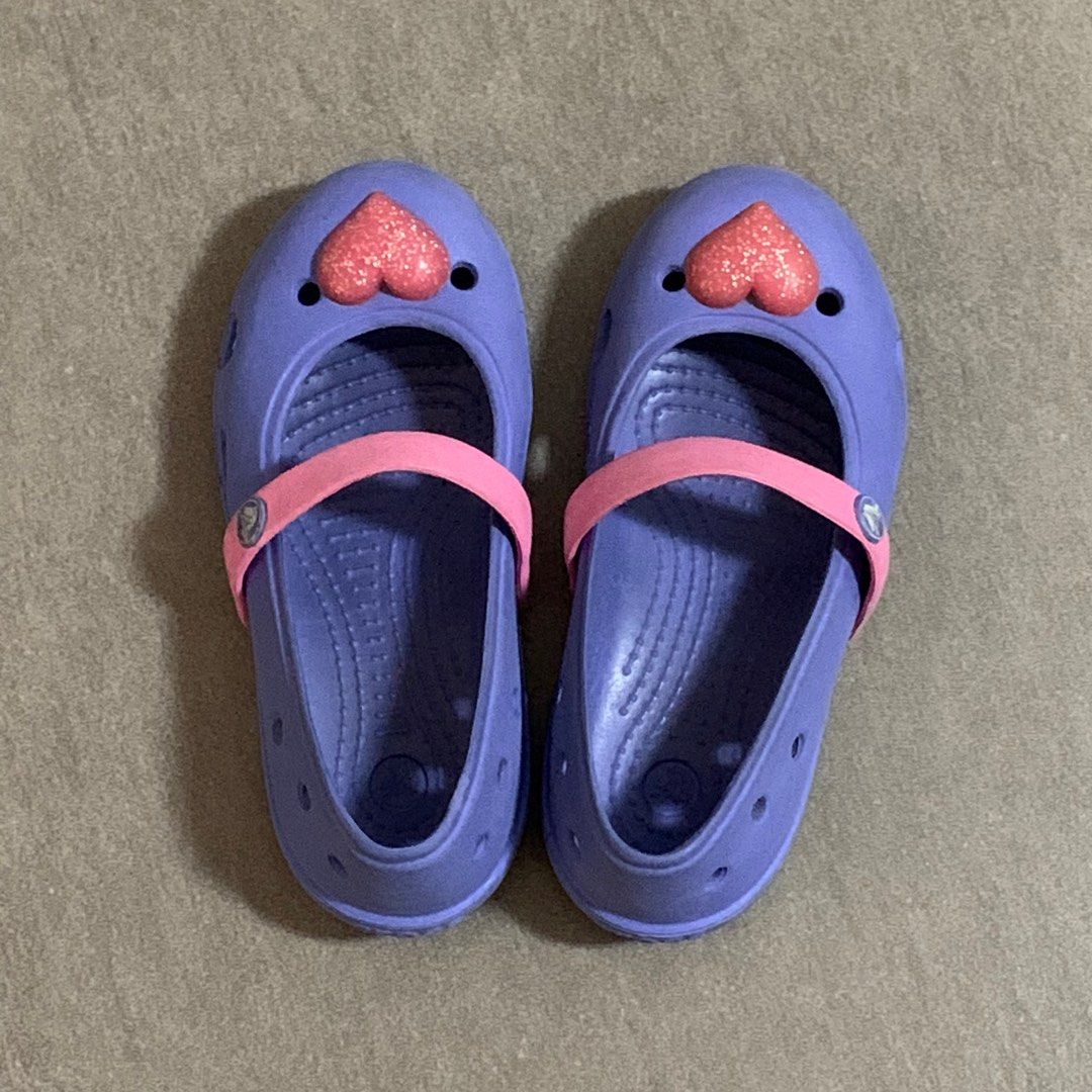Girls hot sale blue crocs