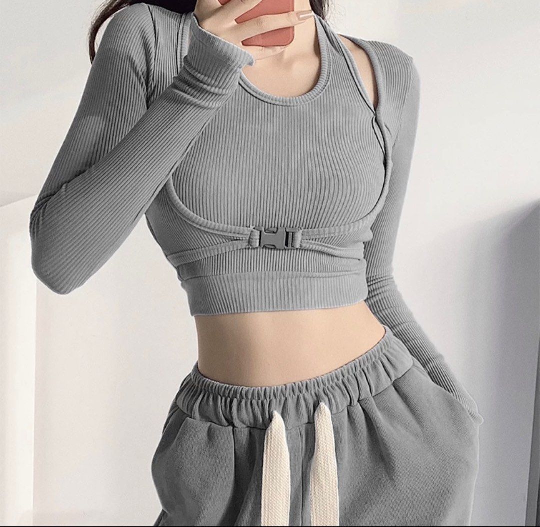 Black Long-sleeves Crop Top, Women's Fashion, Tops, Others Tops on Carousell