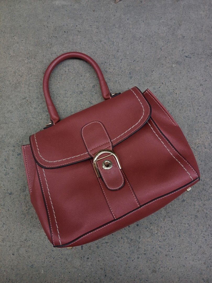 DELVAUX BRILLIANT HANDBAG (Category: Luxury Bags & Wallets) located in Bacolod City. Submitted by bagsakancenter (Listing ID 1280869567, Image 1). Description: DELVAUX BRILLIANT HANDBAG W/ SLING RANK AB CONDITION MINOR SIGN OF USAGE (ISSUE ON PIC) MAGANDA PA PWEDE PANG DAILY USED PM LANG 🙏.