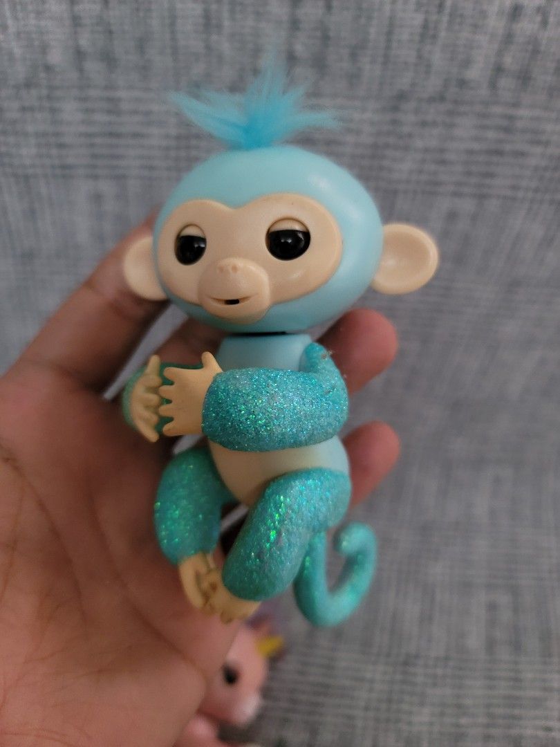 Fingerlings (Category: Figurines & Statues) located in Pasig City. Submitted by carls_vintages (Listing ID 1280834095, Image 3). Description: .