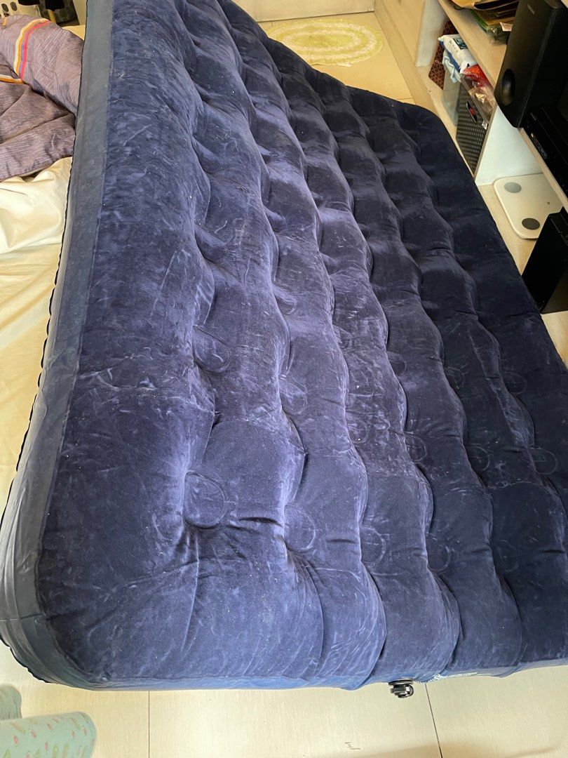 FLASH SALE!!! Moving out soon! INFLATABLE QUEEN SIZE BED (Category: Bed Frames & Mattresses) located in Pasig City. Submitted by abundanthappiness (Listing ID 1280859064, Image 3). Description: BEST BUY!!! Very good condition! Used once or twice only. Good for camping or use in the condo for extra guests sleeping over. .
