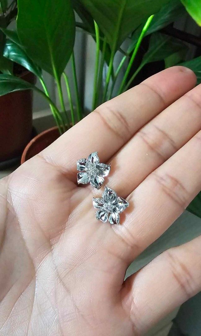 Mens flower diamond best sale earrings