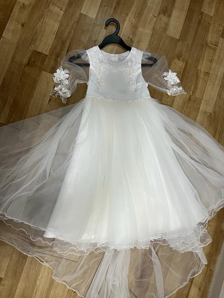 White wedding dress discount for flower girl