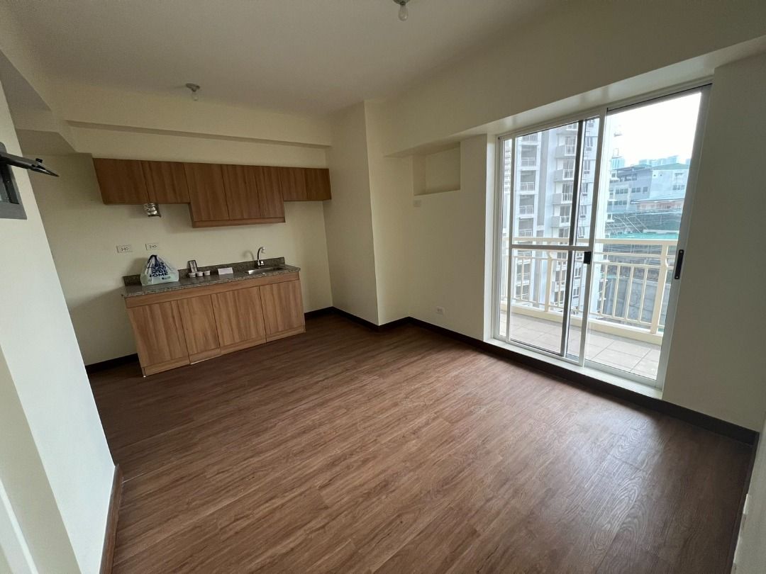 For Rent Brand New 1 Bedroom end unit in Prisma Residences in Pasig