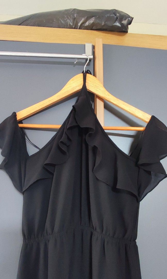 H&M Black Halter Tie Maxi Dress with Off Shoulder Sleeves, Women's Fashion,  Dresses & Sets, Dresses on Carousell
