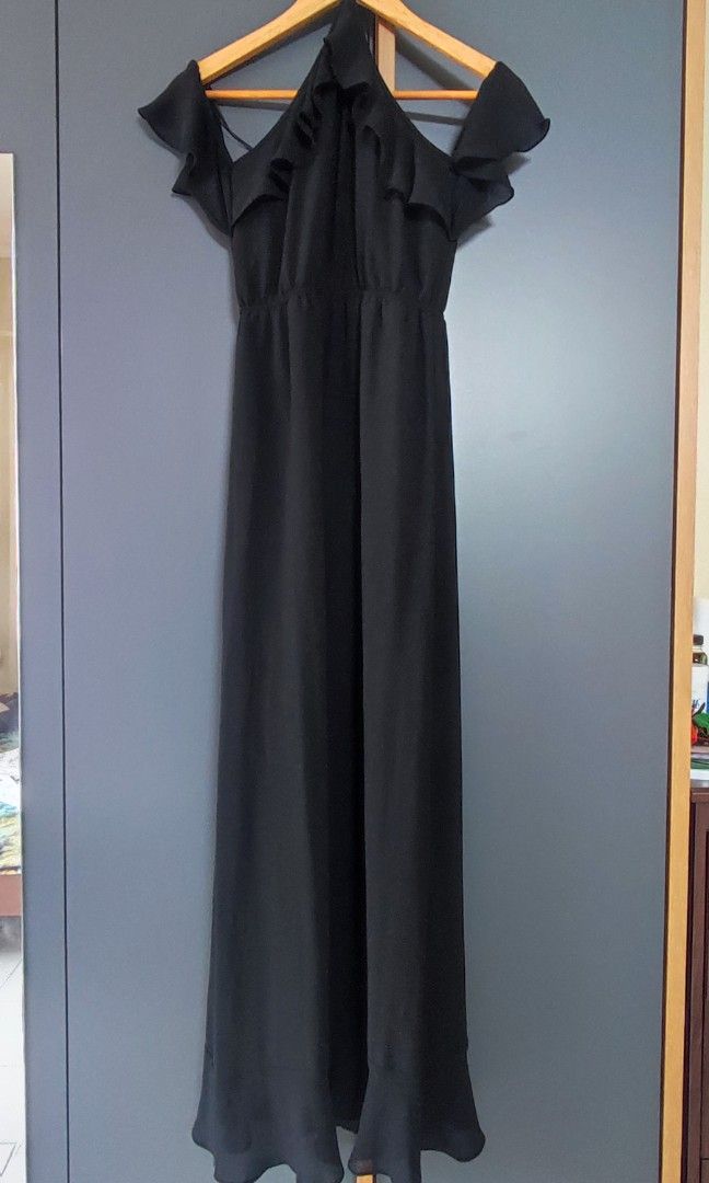 H&M Black Halter Tie Maxi Dress with Off Shoulder Sleeves, Women's Fashion,  Dresses & Sets, Dresses on Carousell