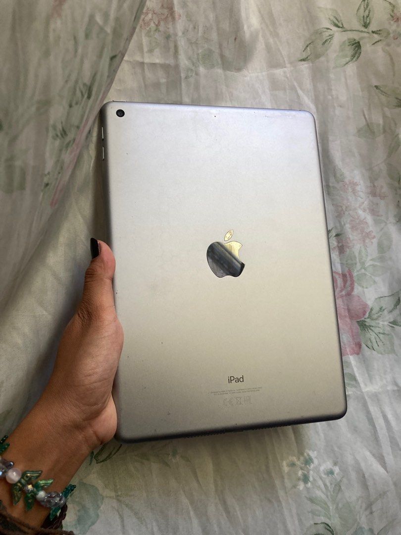 Ipad 6th gen with apple pencil 1 (Category: iPad) located in Tuguegarao City. Submitted by yaziefied (Listing ID 1280999274, Image 2). Description: .
