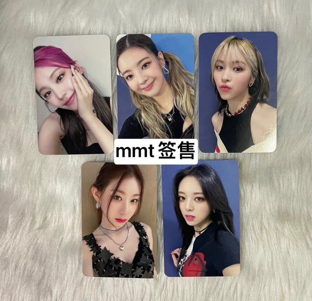 ITZY 1st Album Crazy In Love Official PVC Photocard