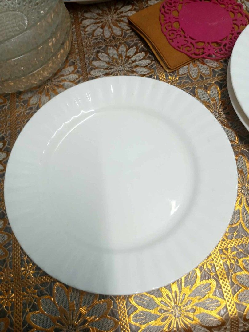 (Japan surplus) 3 pcs Dinner white plate (Category: Other Kitchenware & Tableware) located in Bulacan. Submitted by dacleslest16486 (Listing ID 1280990428, Image 1). Description: .